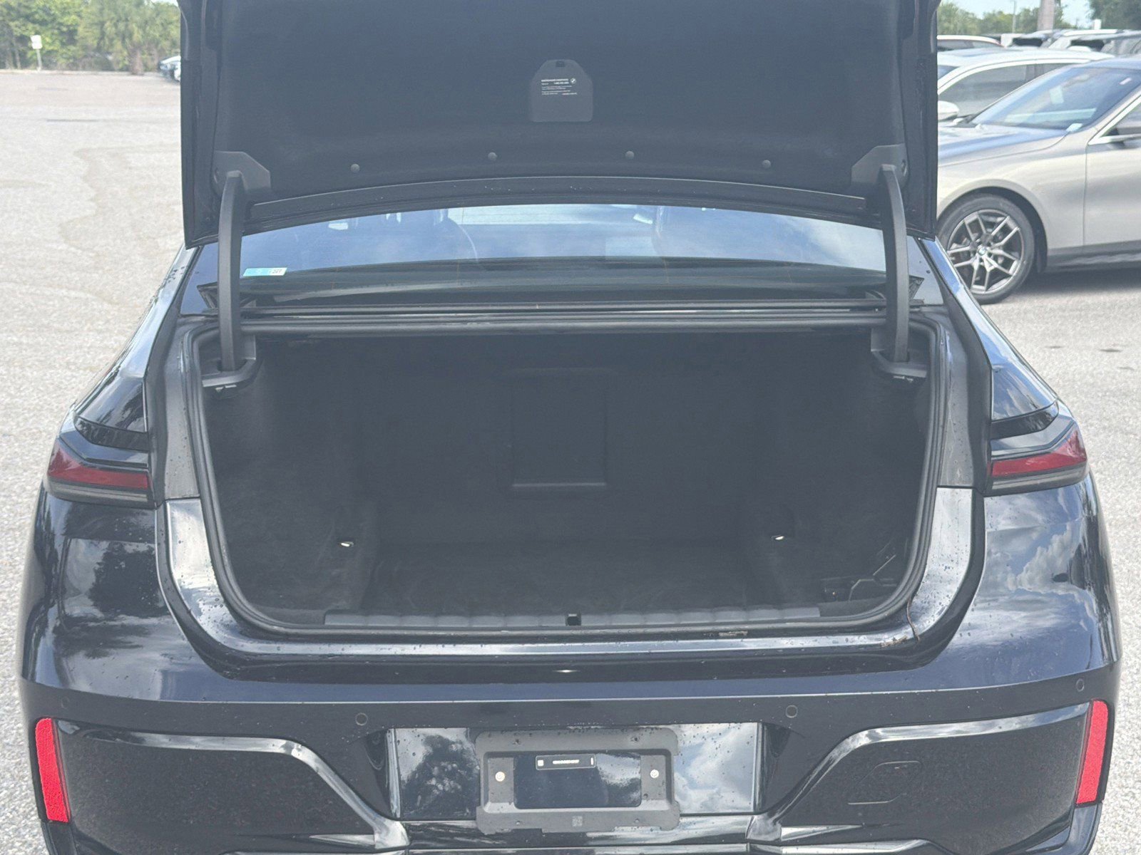 Certified 2025 BMW 740i xDrive AWD/4WD image 9
