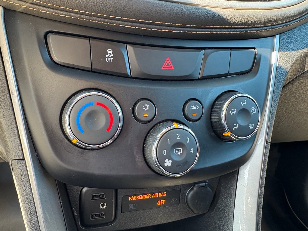 Used 2020 Chevrolet Trax LT w/ LT Convenience Package image 19