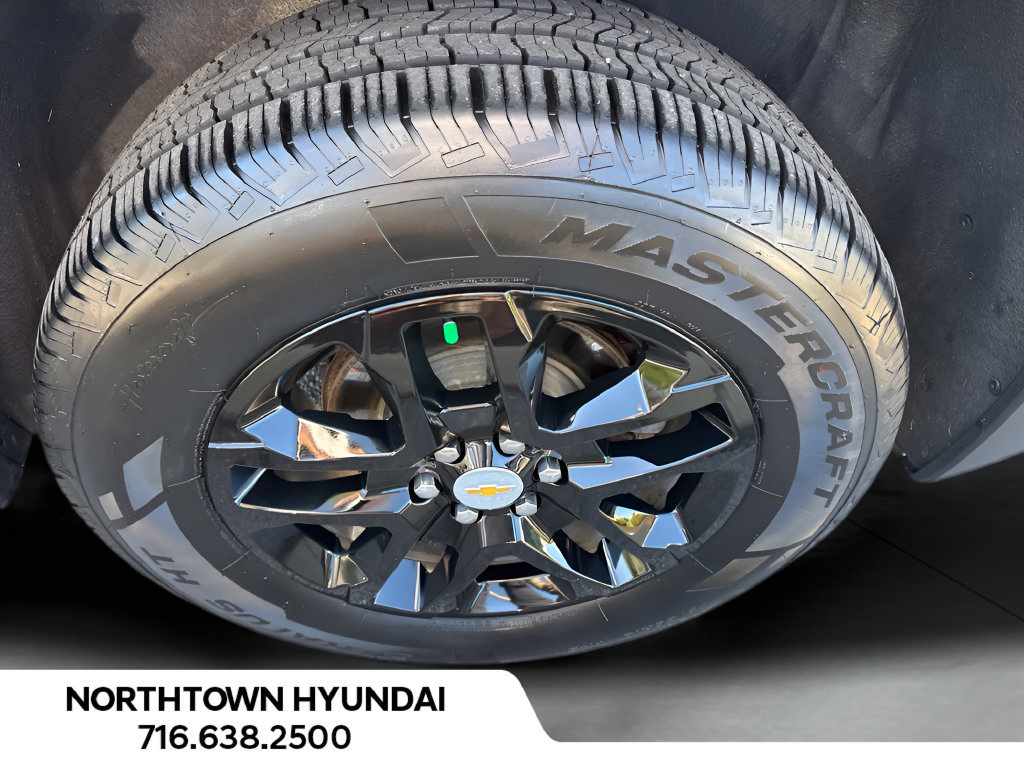 Used 2023 Chevrolet Traverse LS AWD/4WD image 35