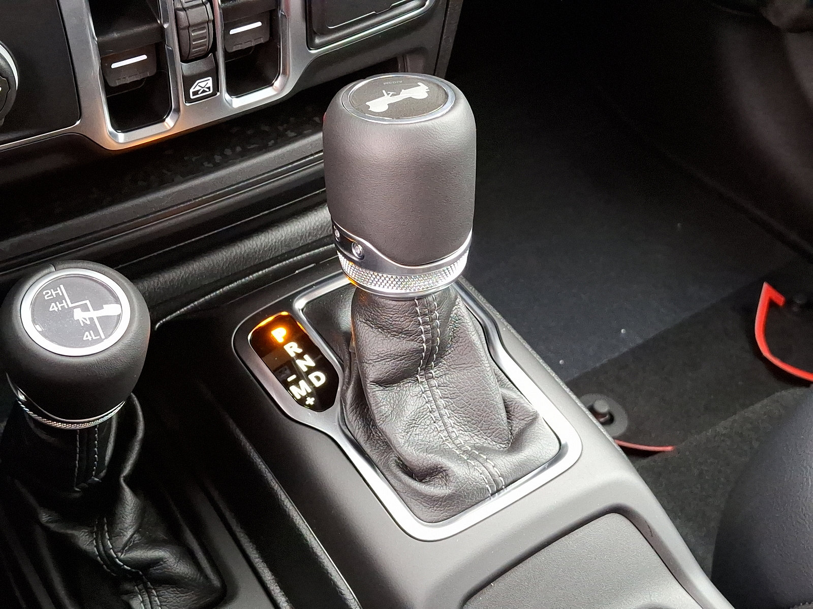 New 2025 Jeep Wrangler Sahara w/ Technology Group image 9