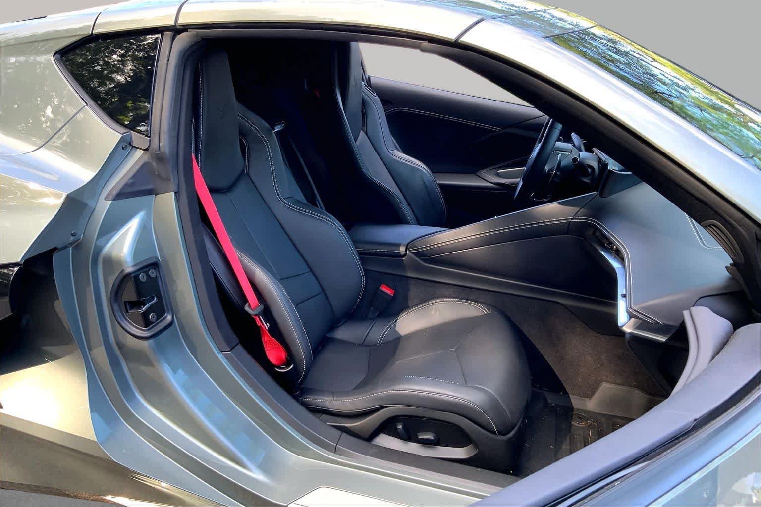 Used 2022 Chevrolet Corvette Stingray Coupe w/ 1LT RWD image 8