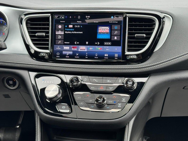 Used 2025 Chrysler Pacifica Limited FWD image 18