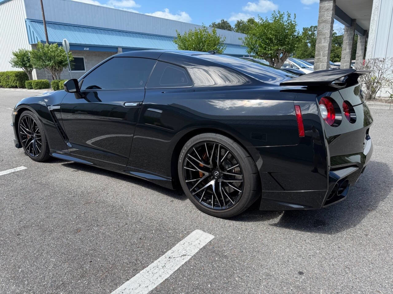 Used 2024 Nissan GT-R Premium w/ Floor Mat Package AWD/4WD image 3