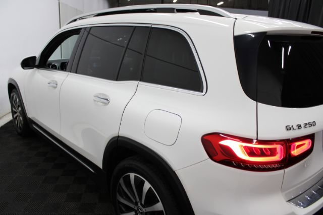 Used 2020 Mercedes-Benz GLB 250 4MATIC w/ Premium Package image 9