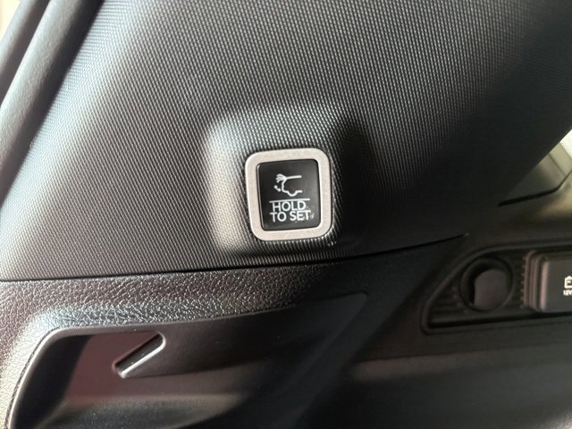 New 2025 Jeep Grand Cherokee Limited w/ Luxury Tech Group II image 41