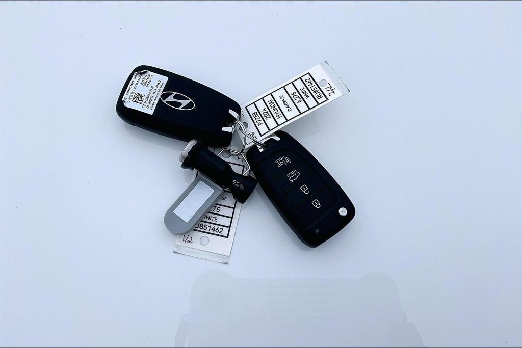 Used 2024 Hyundai Elantra SE image 11