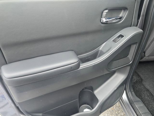 Used 2025 Nissan Frontier SV w/ SV Convenience Package RWD image 13
