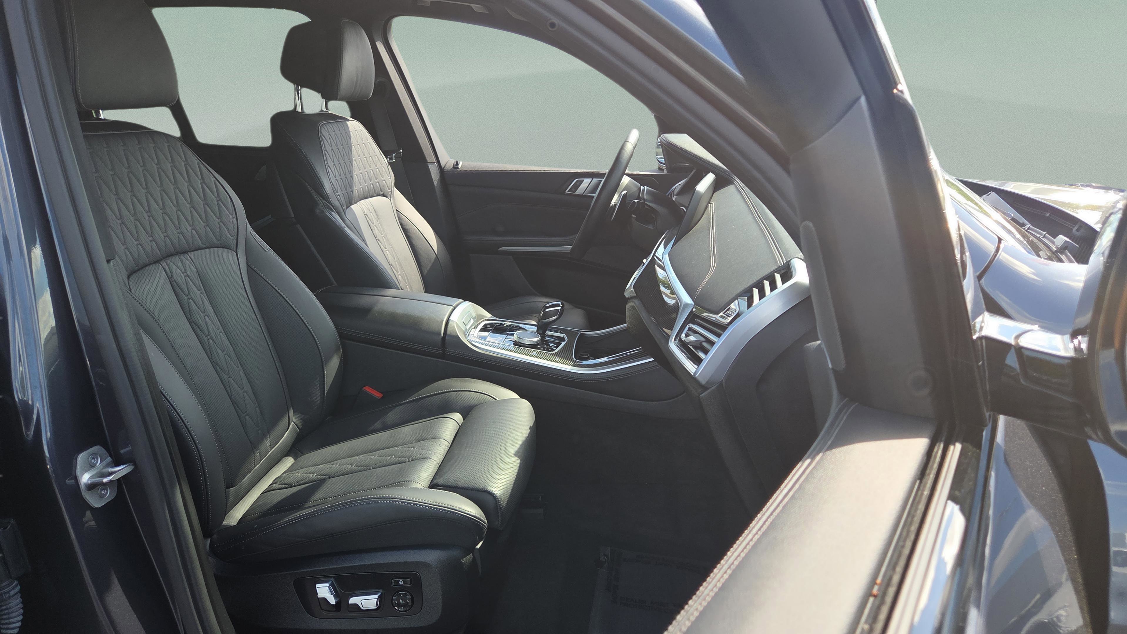 Used 2022 BMW X5 M50i image 22