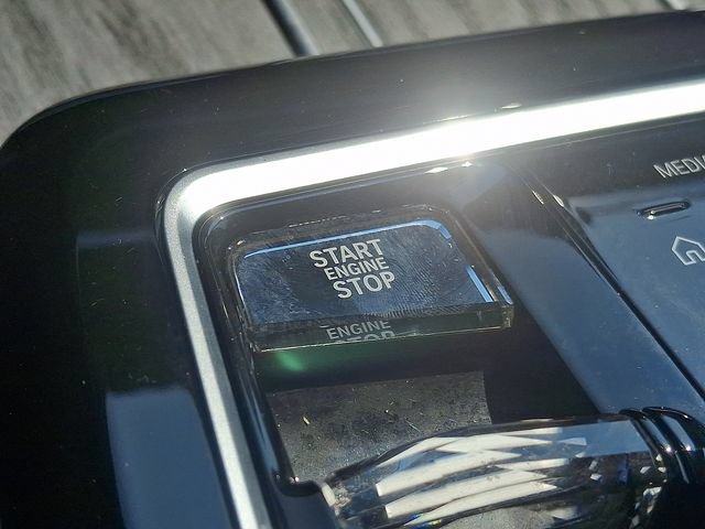 Used 2024 BMW 740i xDrive w/ Premium Package 2 AWD/4WD image 23