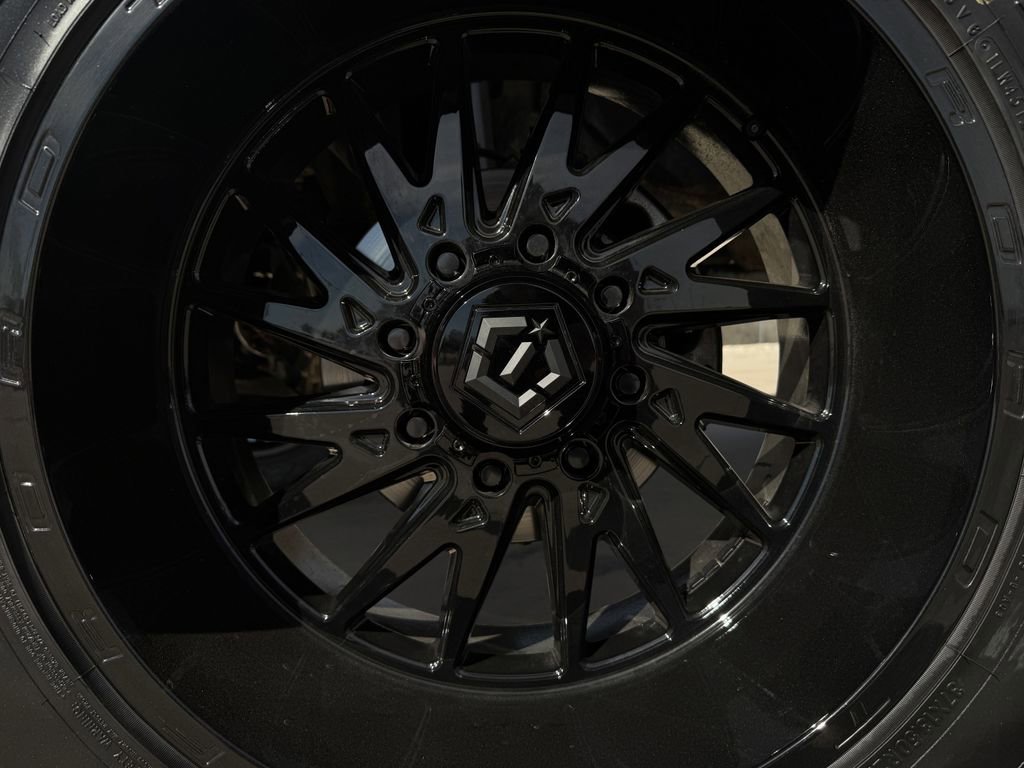 Used 2025 GMC Sierra 2500 SLT w/ Texas SLT Premium Package image 9