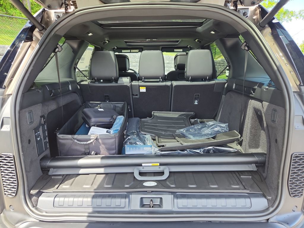 Certified 2025 Land Rover Discovery S AWD/4WD image 13