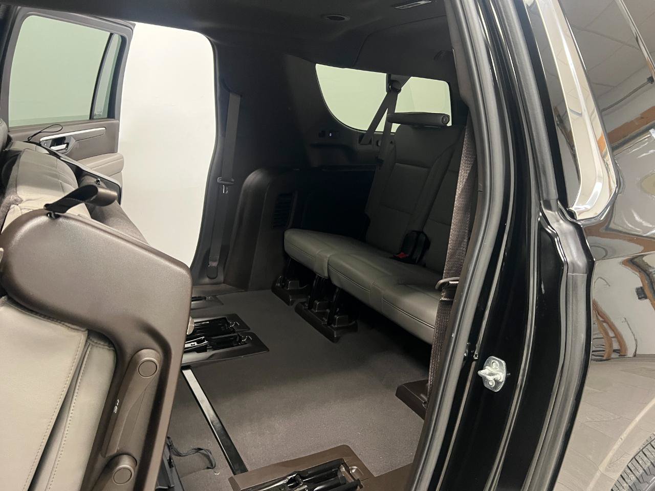 Used 2025 Chevrolet Suburban LT AWD/4WD image 35