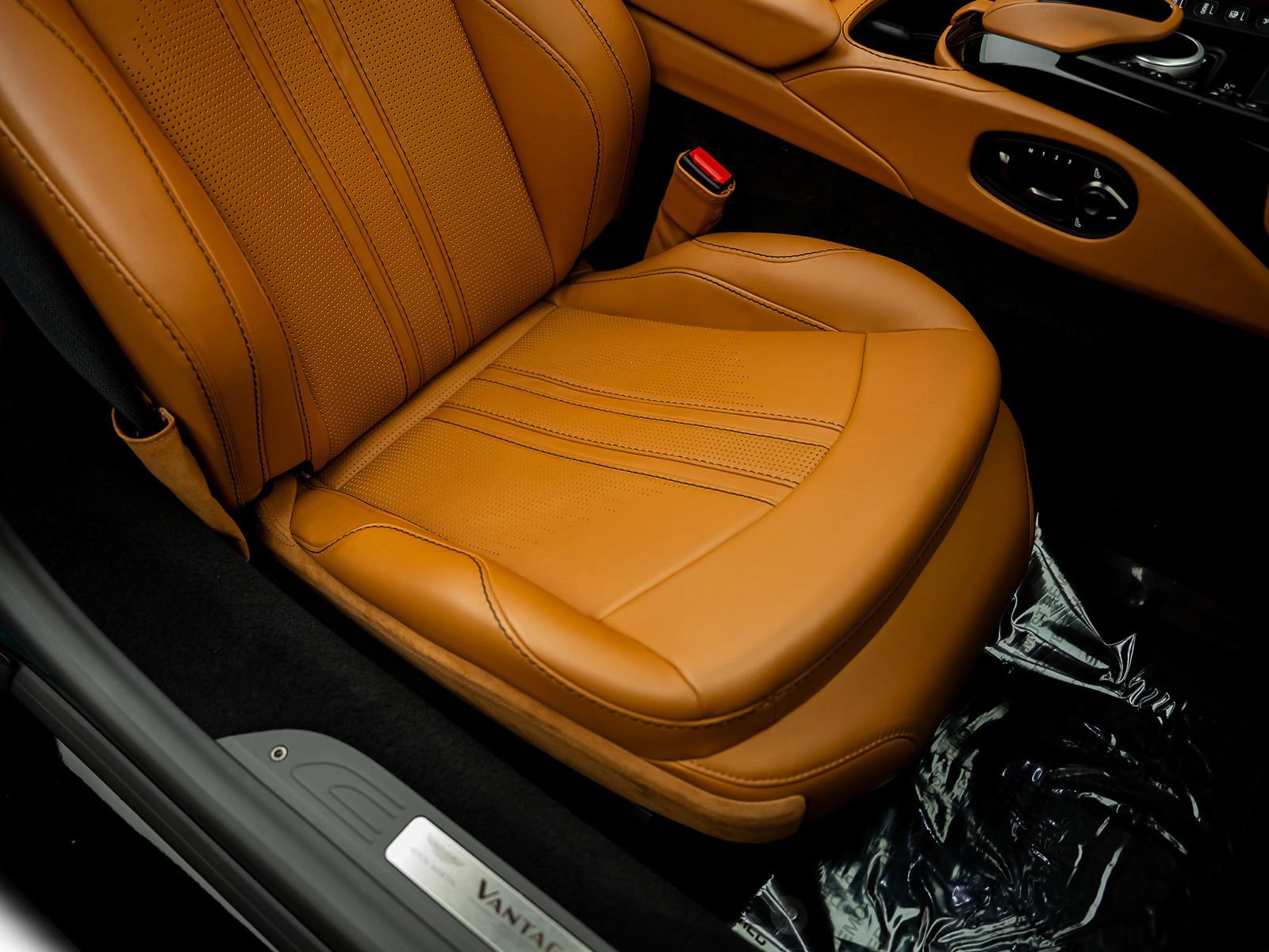 Used 2023 Aston Martin V8 Vantage Roadster RWD image 34