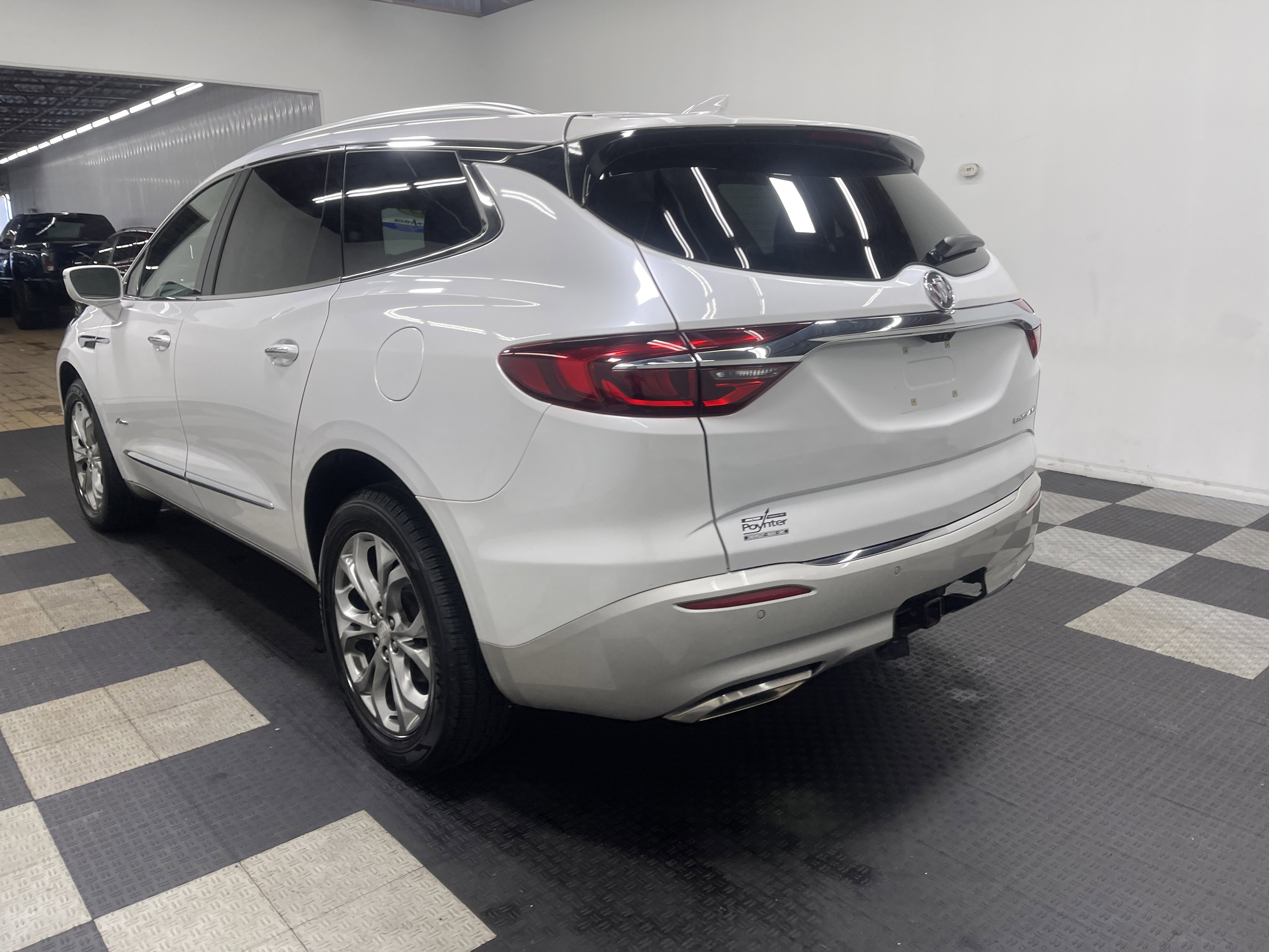 Used 2019 Buick Enclave Avenir FWD image 2