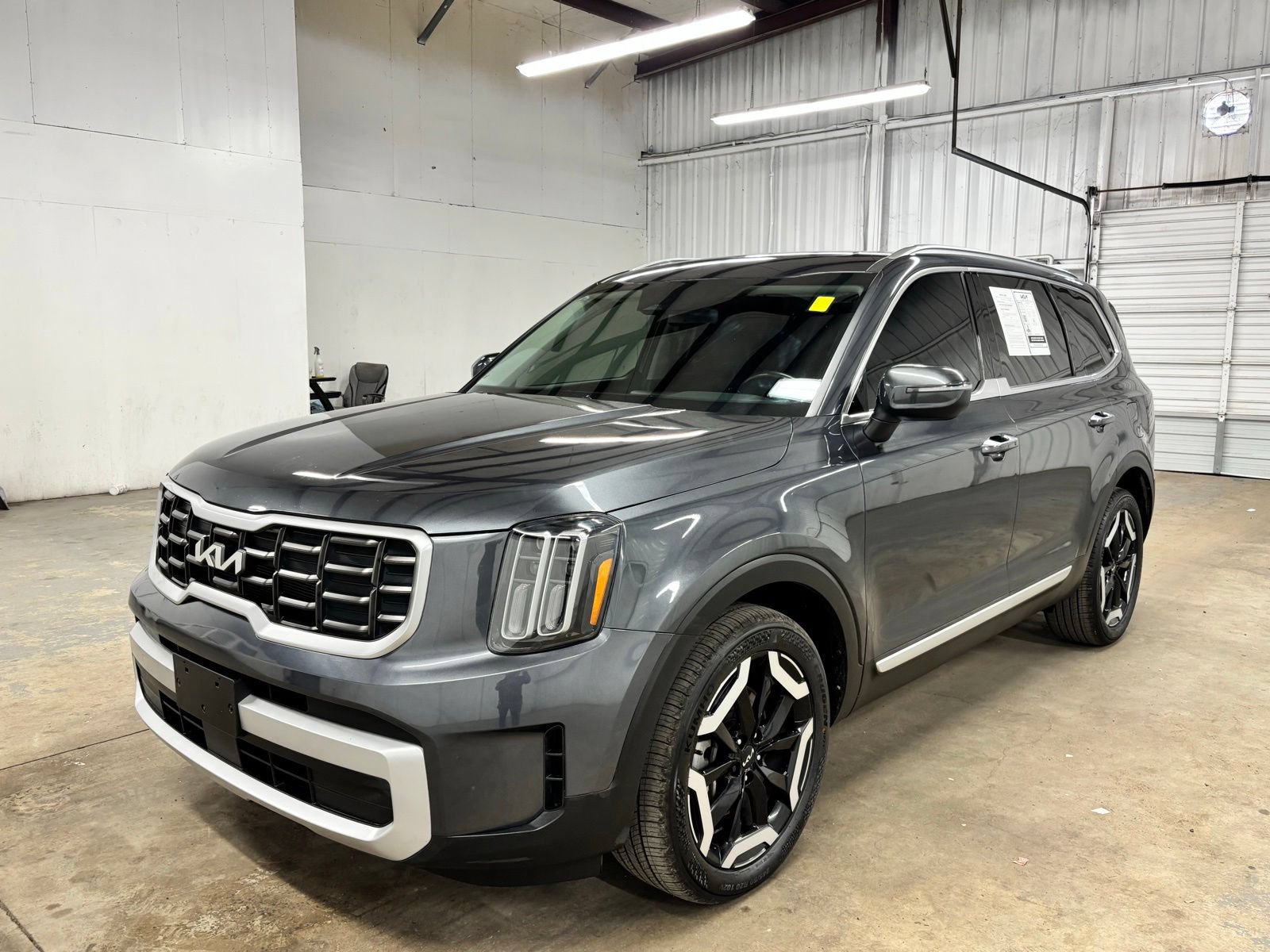 Used 2024 Kia Telluride S w/ S Sunroof Package FWD image 2