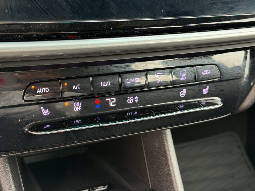 Used 2023 Chevrolet Bolt LT w/ Infotainment Package FWD image 29