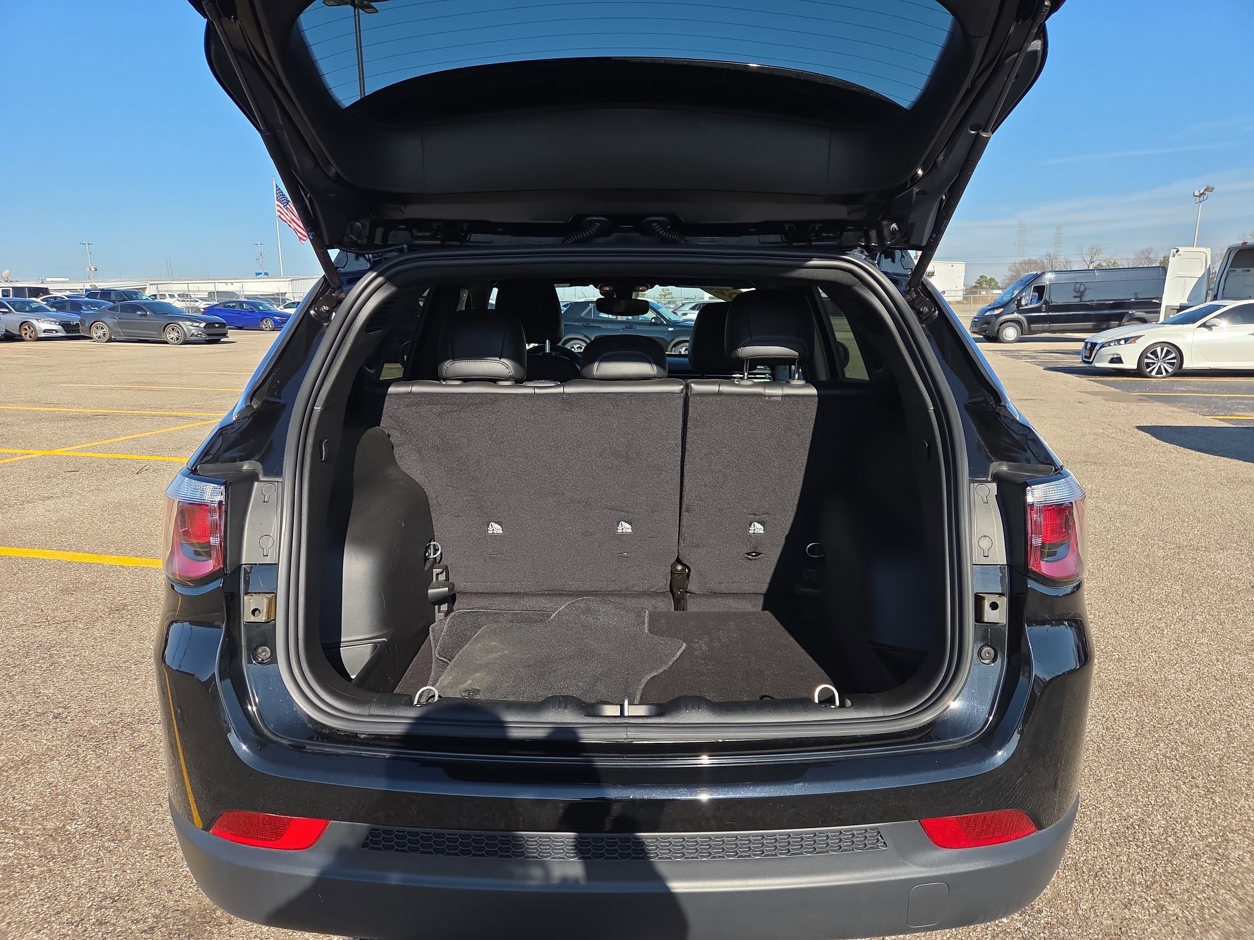 Used 2025 Jeep Compass Latitude image 9