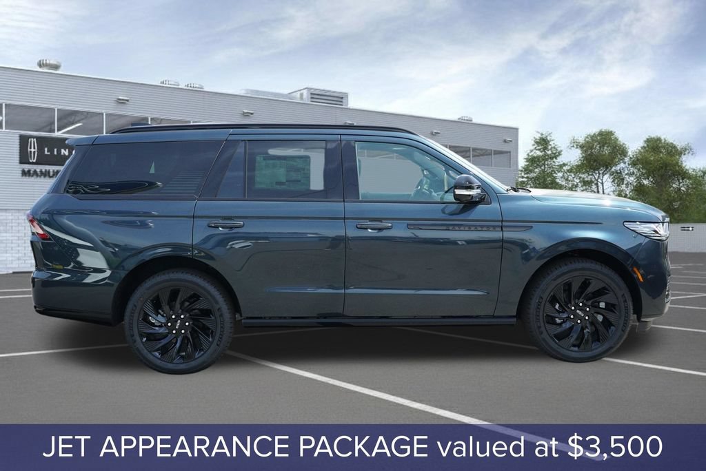 New 2026 Lincoln Navigator Reserve w/ Jet Appearance Package AWD/4WD image 3