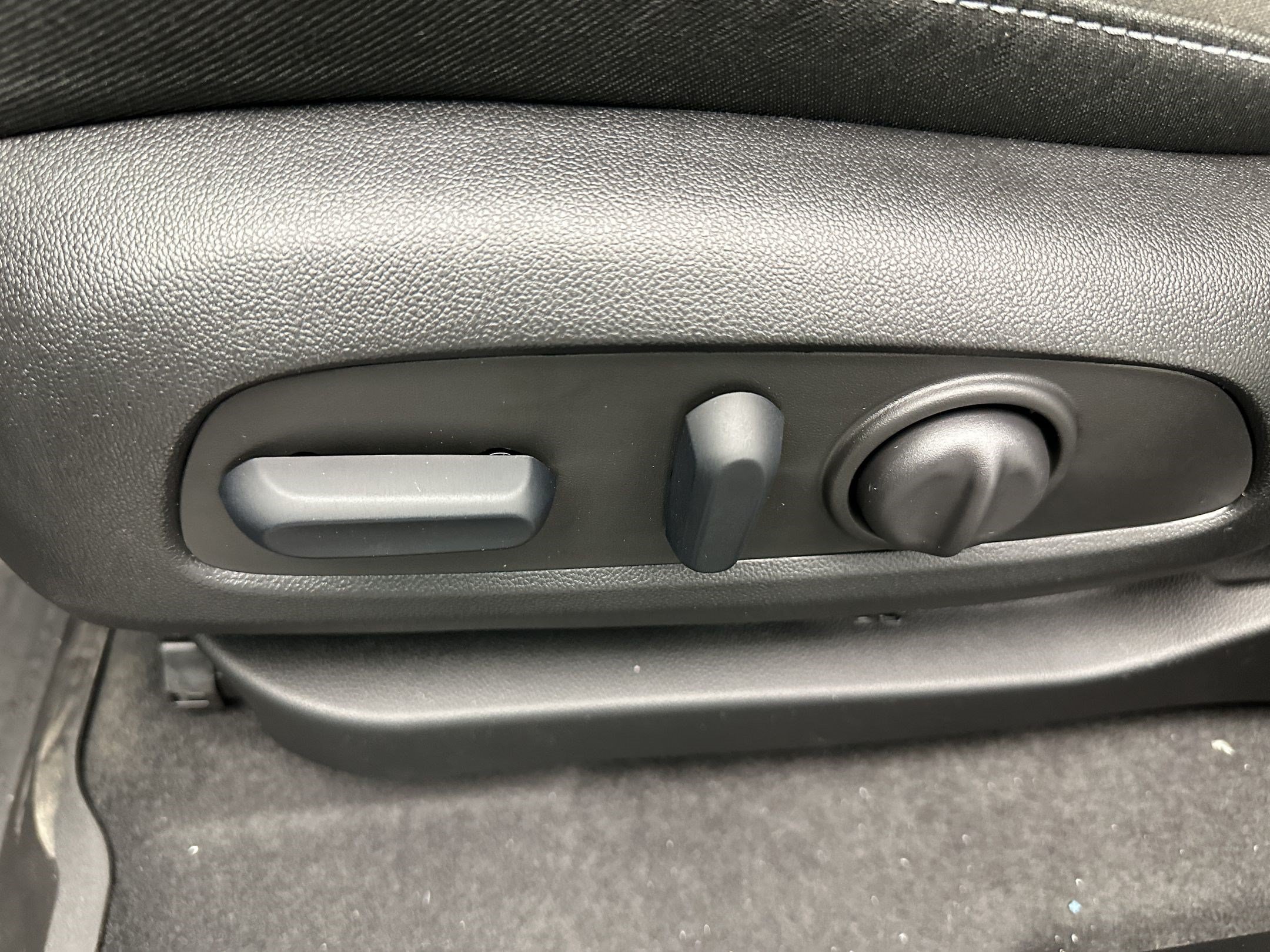 New 2027 Chevrolet Bolt LT w/ Comfort Package FWD image 15