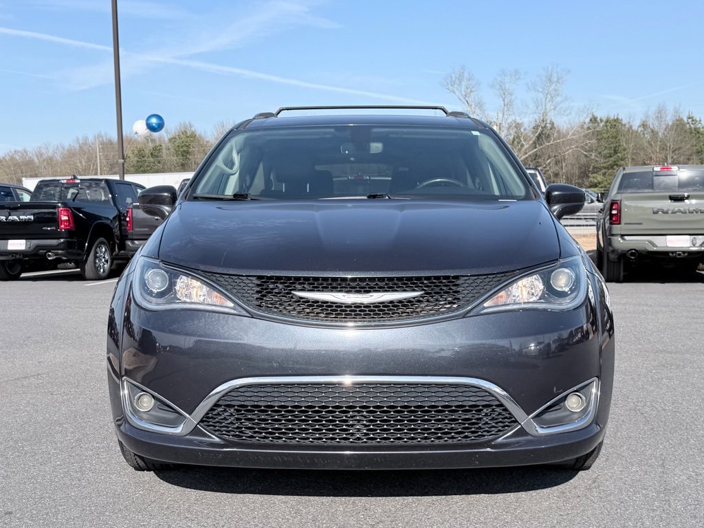 Used 2020 Chrysler Pacifica Touring-L FWD image 3