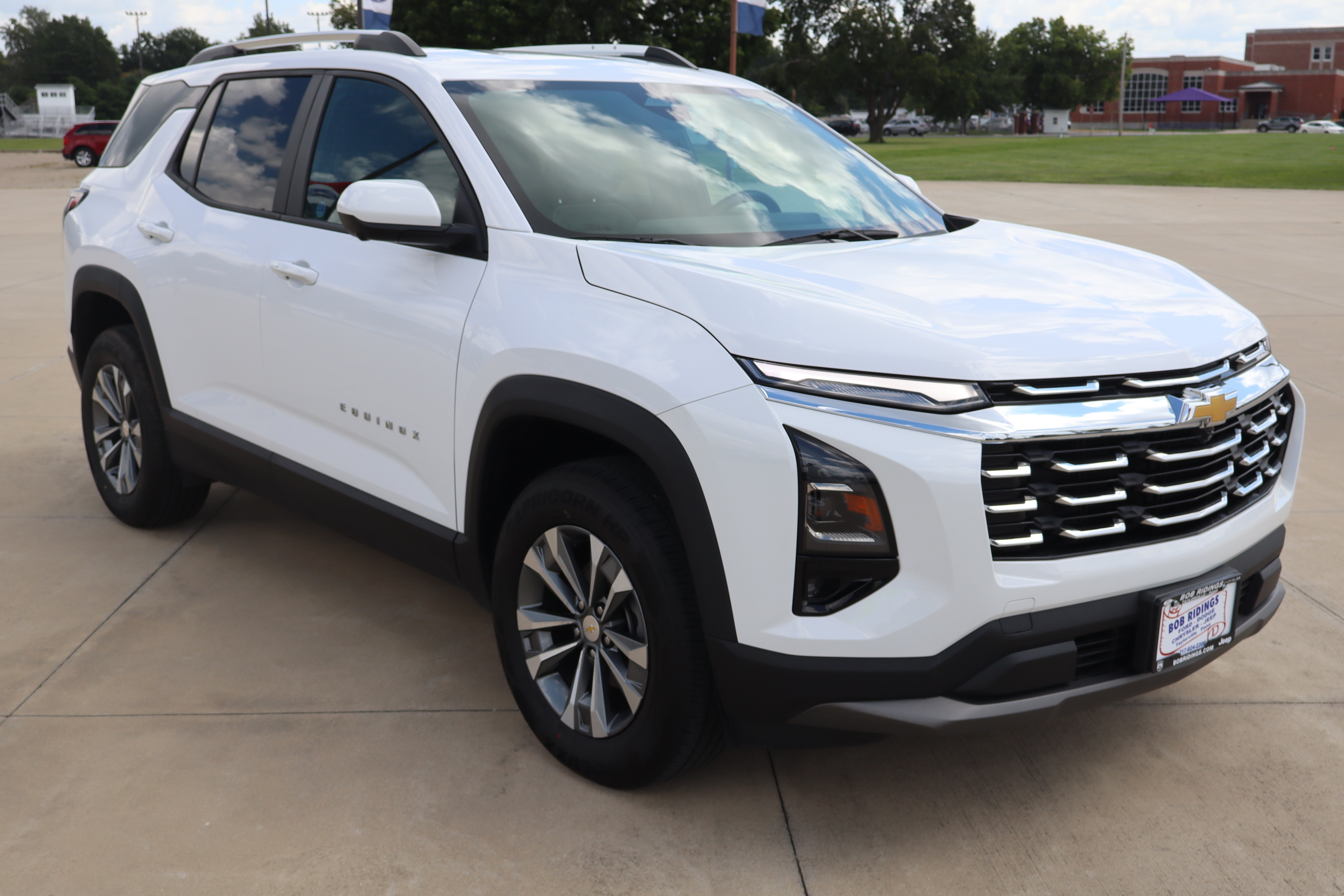Used 2025 Chevrolet Equinox LT w/ Convenience Package II AWD/4WD image 3