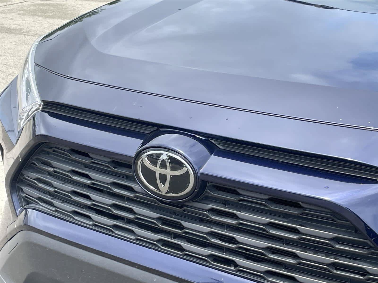 Used 2020 Toyota RAV4 XLE Premium AWD/4WD image 10