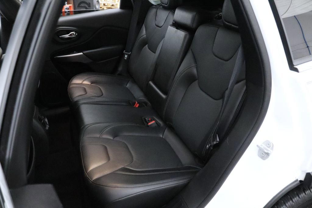 Used 2021 Jeep Cherokee Latitude Lux w/ Sun & Sound Group AWD/4WD image 10