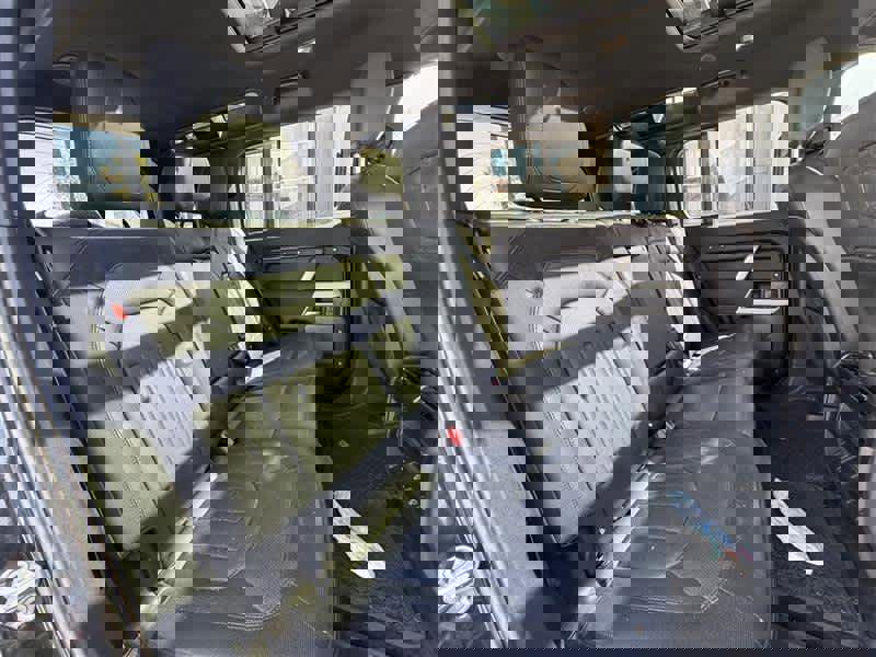 Used 2022 Land Rover Defender 110 X-Dynamic SE image 9