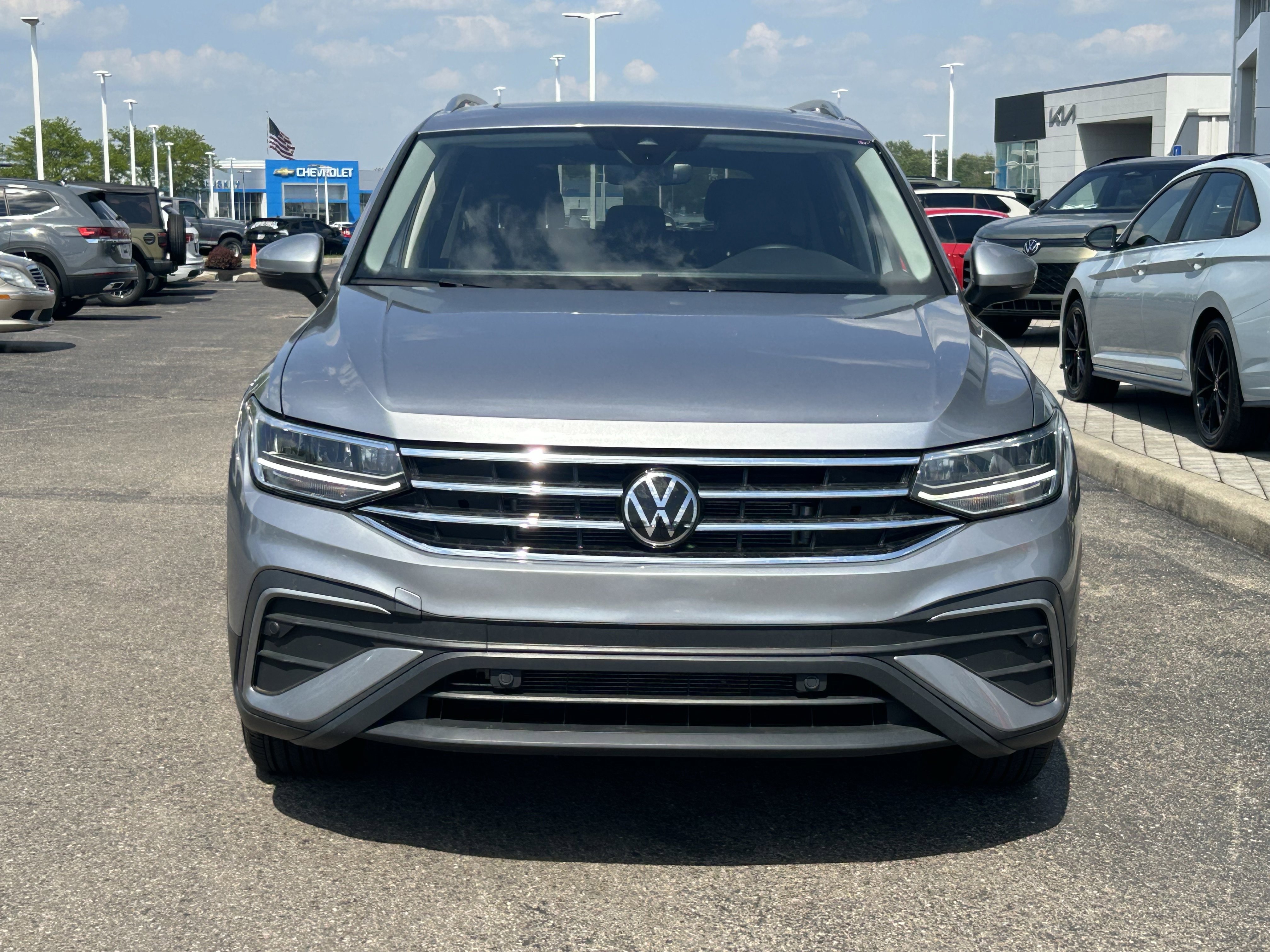 Certified 2024 Volkswagen Tiguan SE AWD/4WD image 2