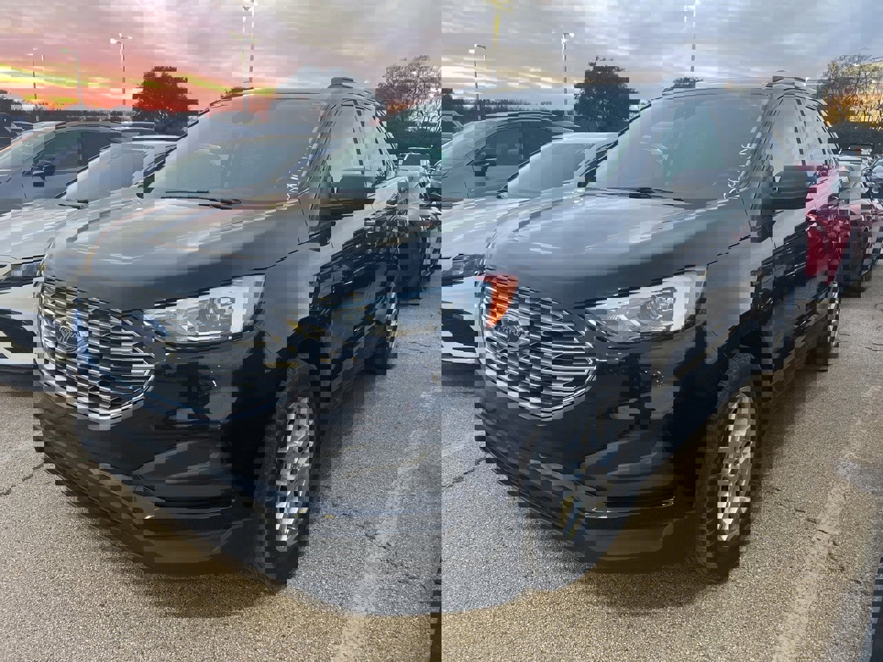 Used 2021 Ford Edge SE image 1