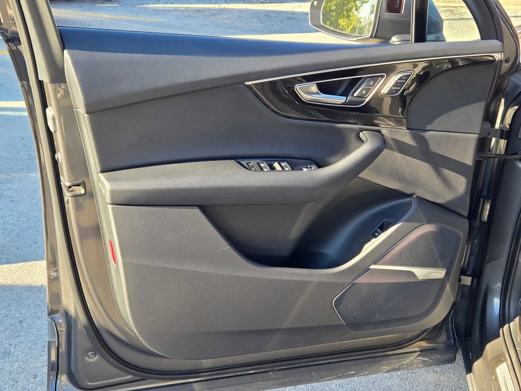 Used 2018 Audi Q7 3.0T Prestige image 29