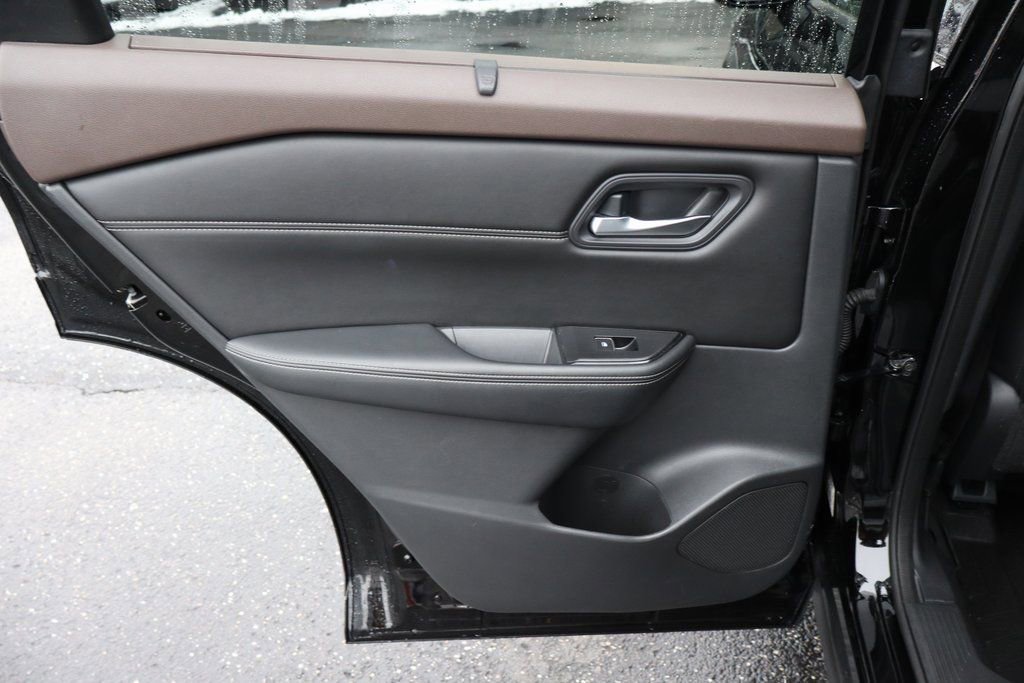 Used 2022 Nissan Rogue SL w/ SL Premium Package image 30