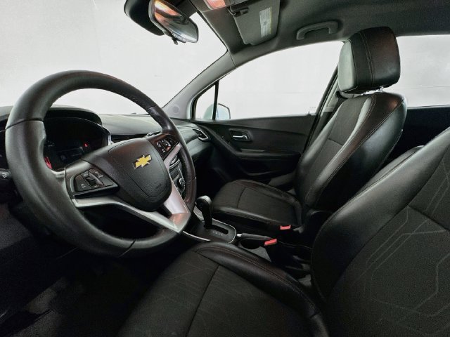 Used 2019 Chevrolet Trax LT w/ LT Convenience Package FWD image 19