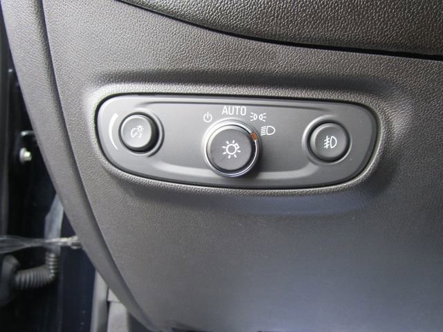 Used 2020 Chevrolet Equinox LT w/ Driver Convenience Package image 11