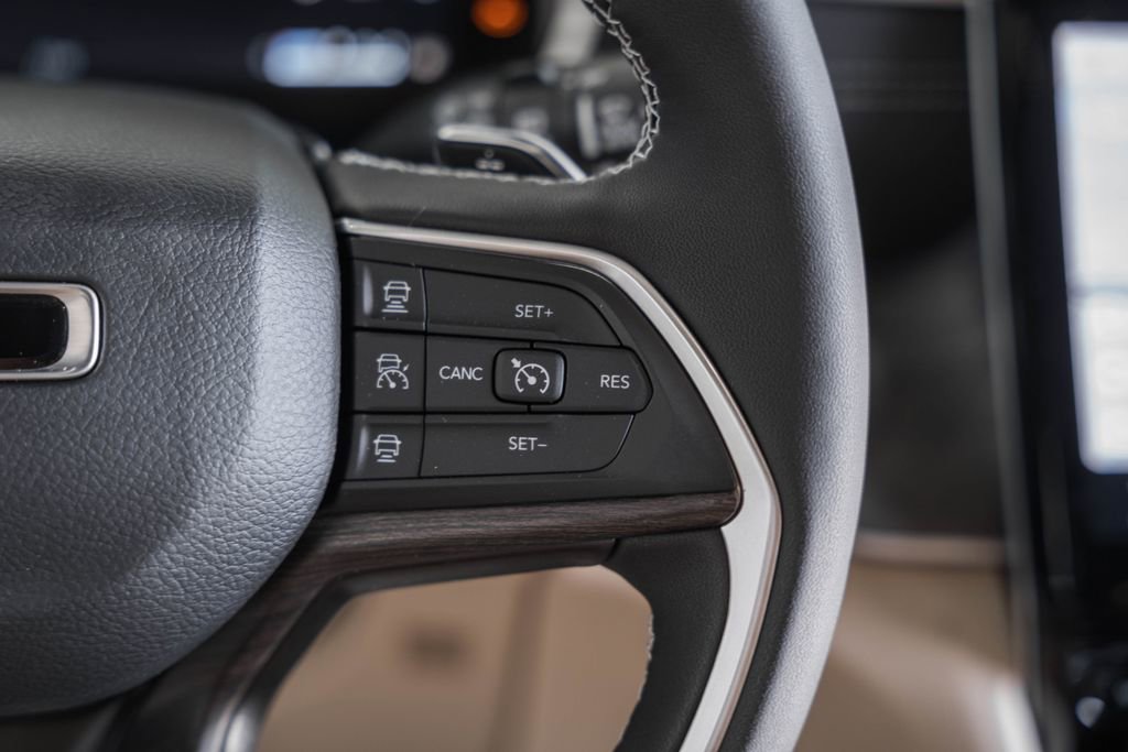 New 2025 Jeep Grand Cherokee L Limited w/ Luxury Tech Group II image 27