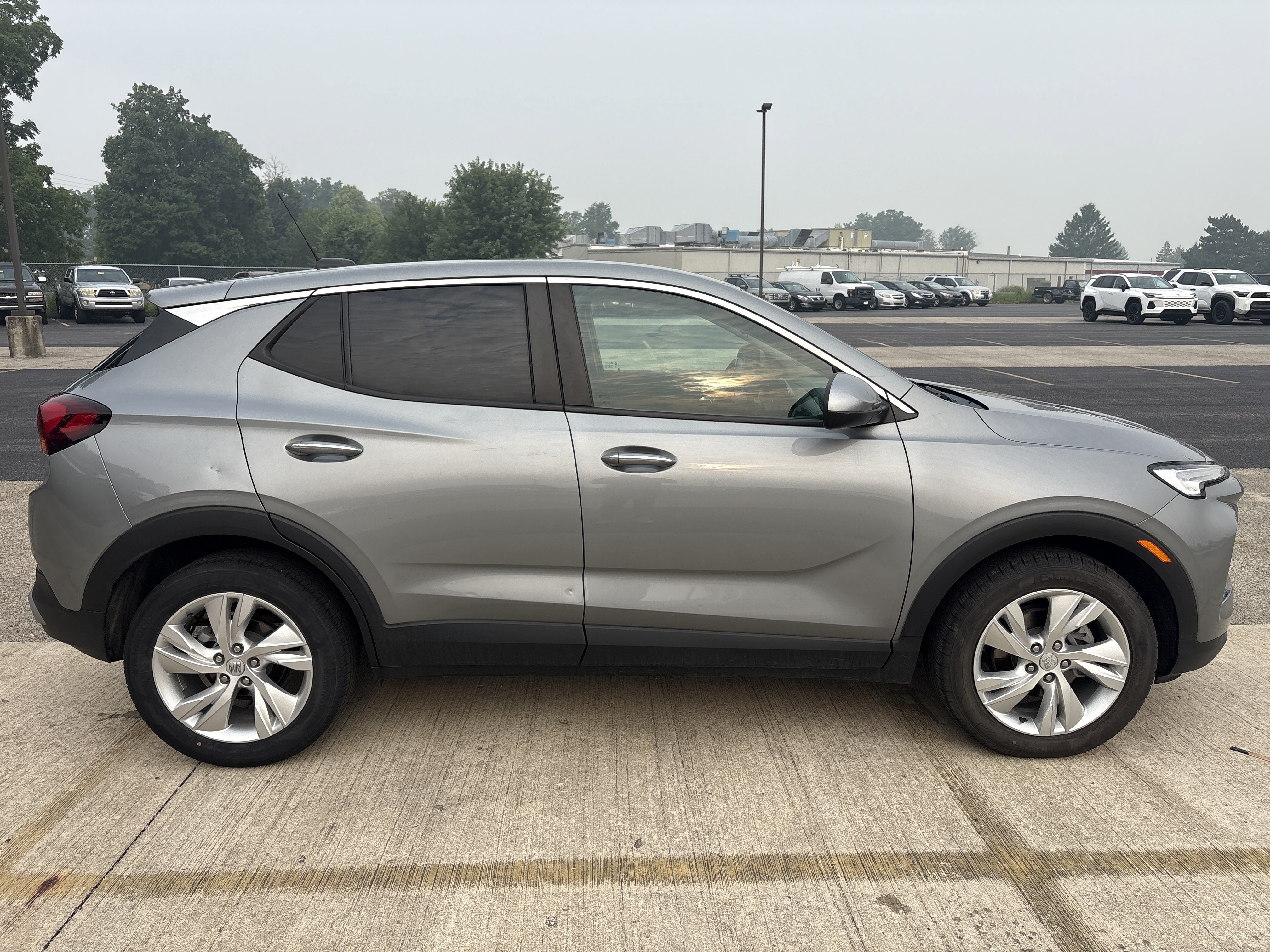 Used 2024 Buick Encore GX Preferred FWD image 3