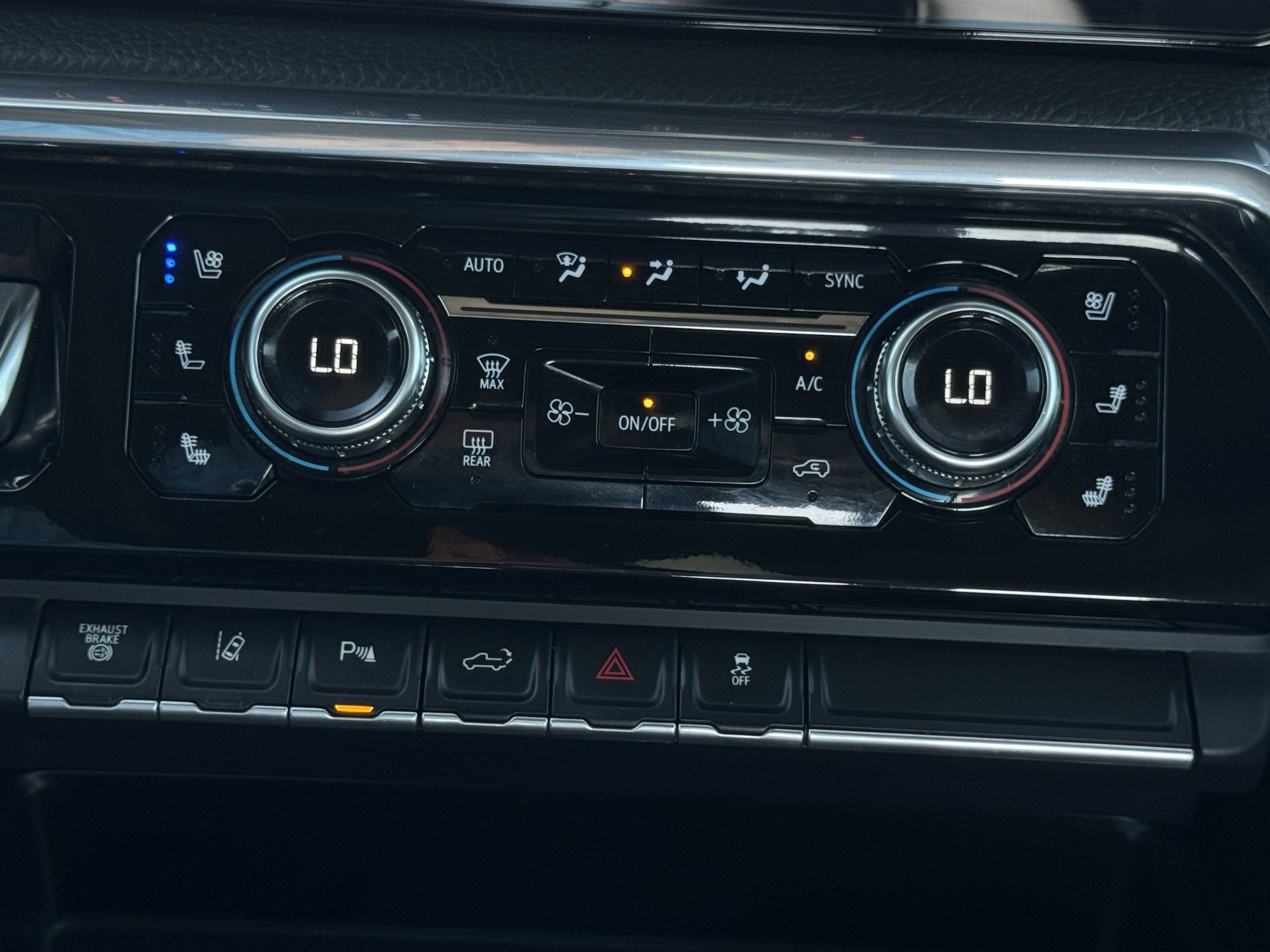 Used 2024 GMC Sierra 3500 Denali w/ Denali Reserve Package image 63