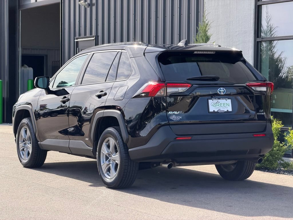 Used 2022 Toyota RAV4 LE AWD/4WD image 3