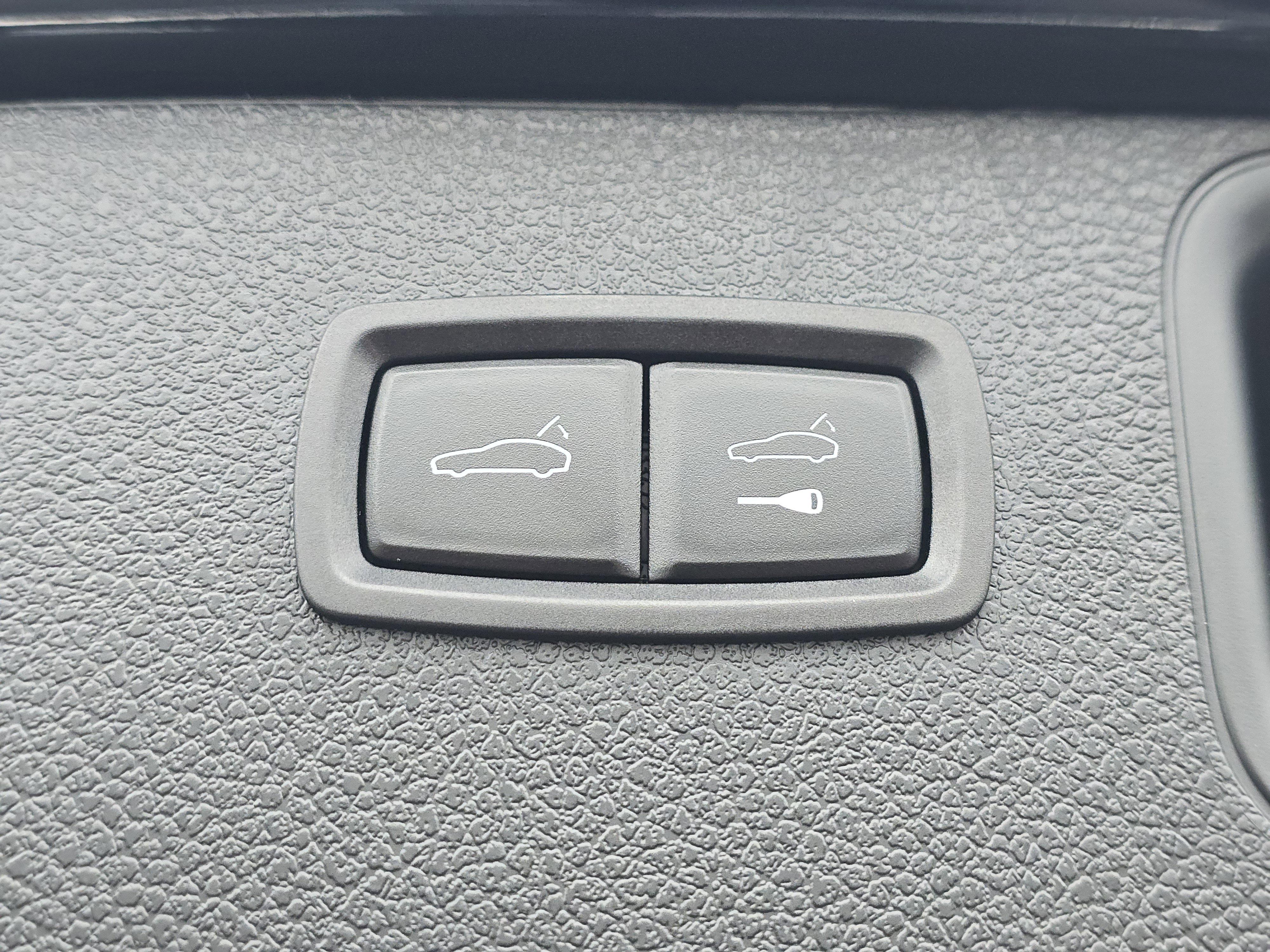 Certified 2025 Porsche Macan image 16