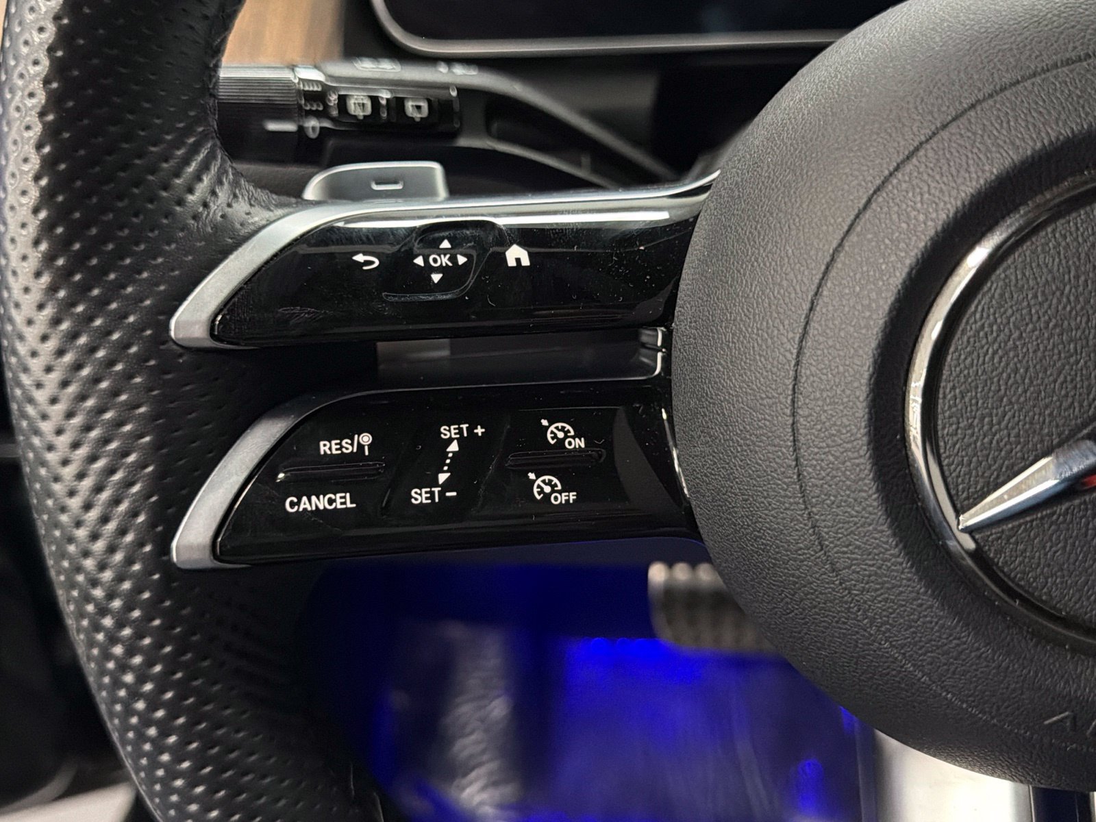 Used 2025 Mercedes-Benz GLC 350e 4MATIC image 28