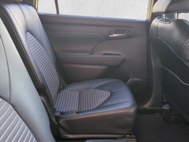 Used 2024 Toyota Highlander XSE image 21