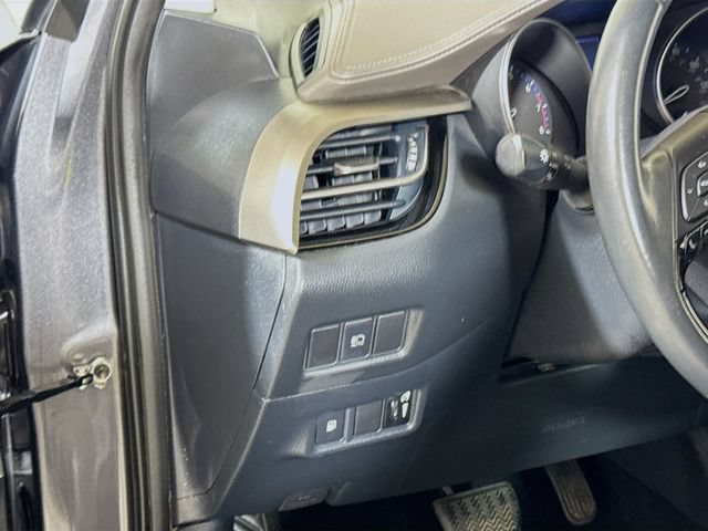 Used 2022 Toyota C-HR Limited FWD image 8