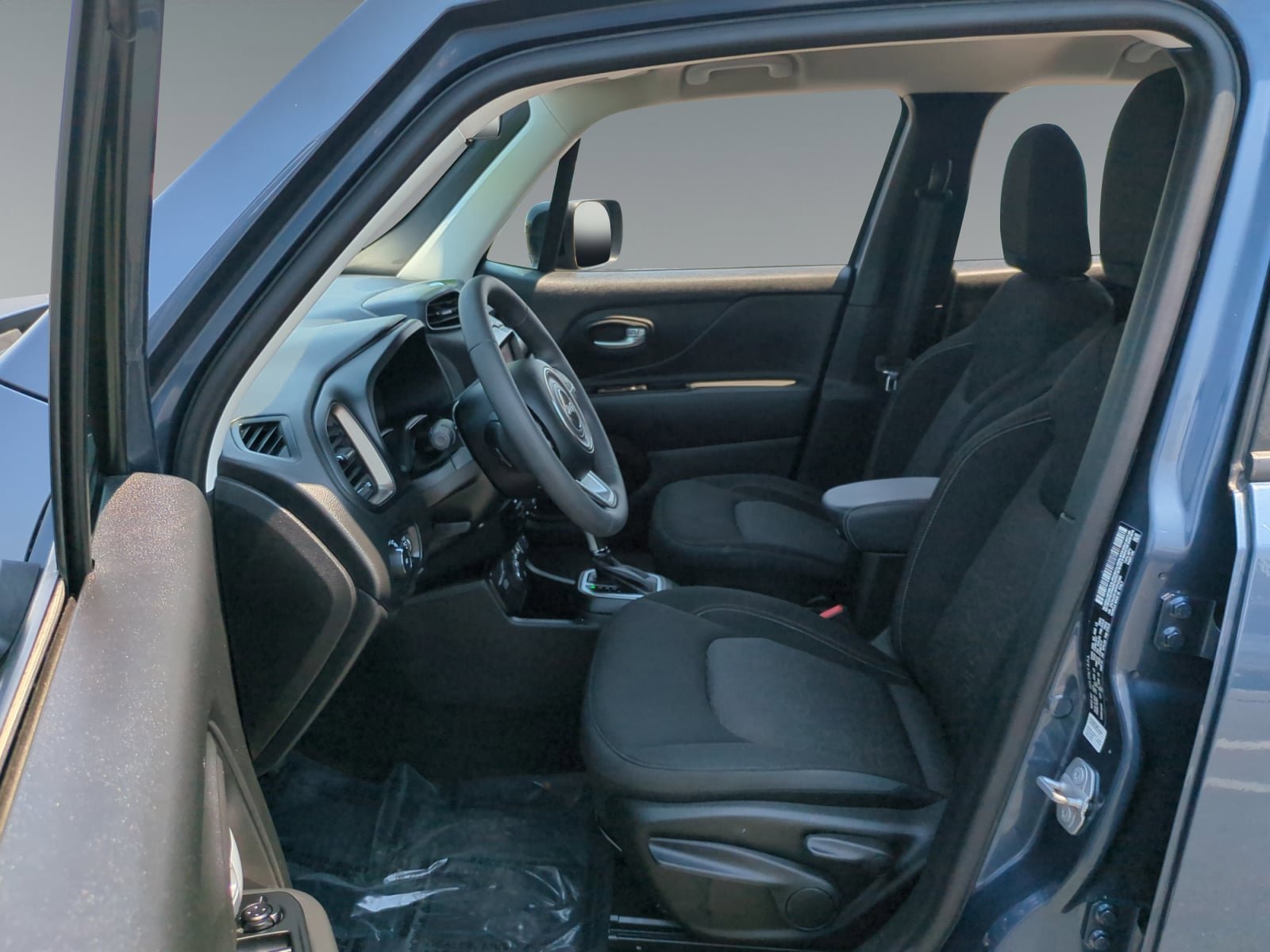 Used 2023 Jeep Renegade Latitude AWD/4WD image 9