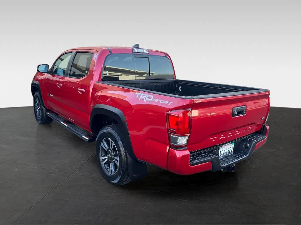 Used 2017 Toyota Tacoma TRD Sport w/ Tow Package RWD image 4