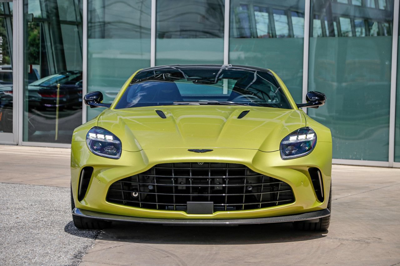 New 2025 Aston Martin V8 Vantage Coupe RWD image 6