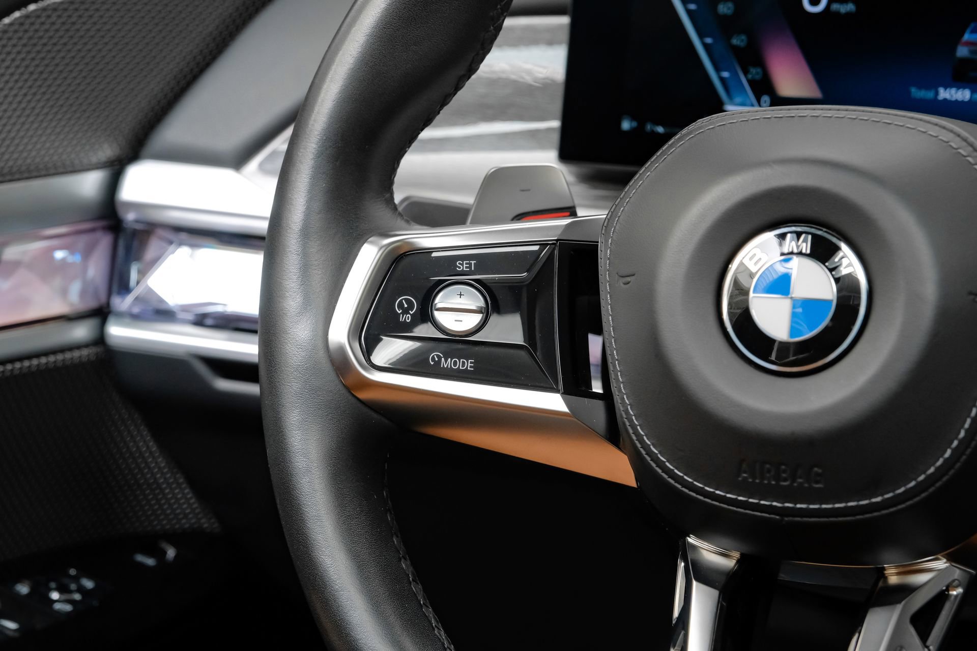 Used 2023 BMW 740i image 21