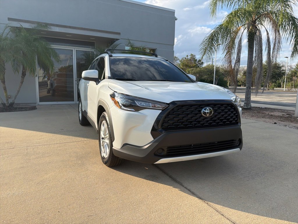 Used 2024 Toyota Corolla Cross LE image 2