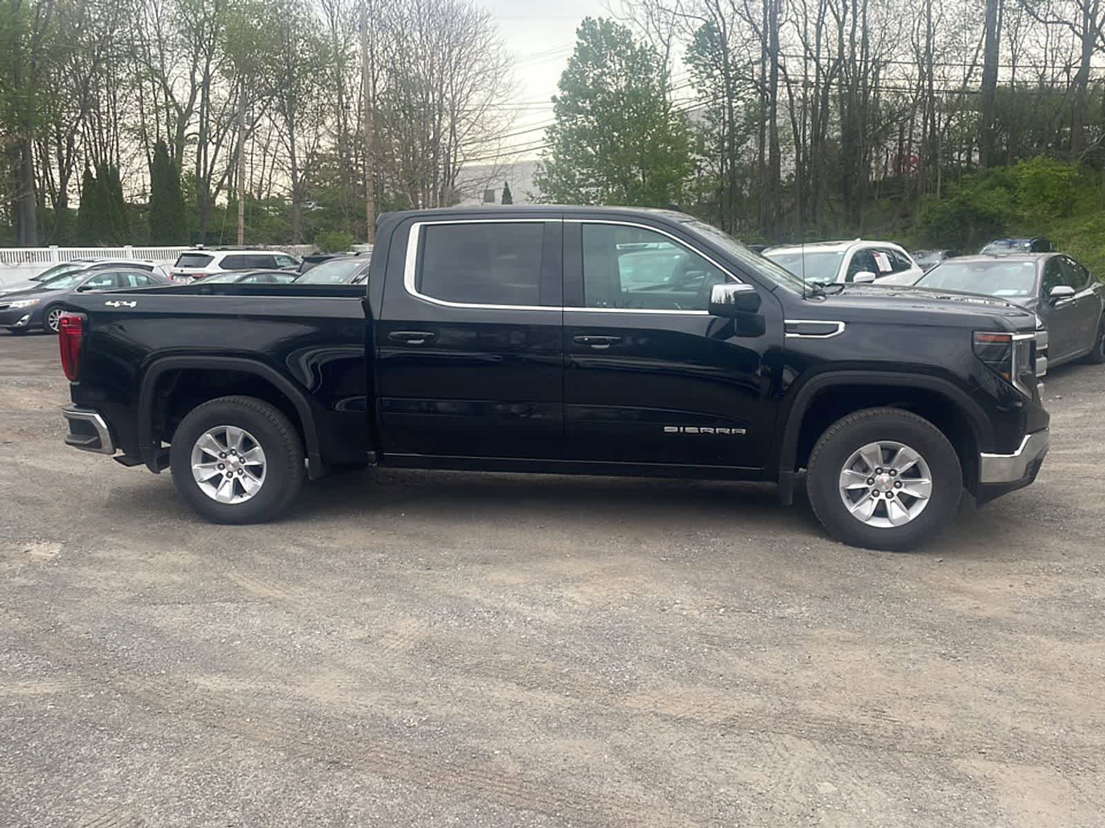 Used 2024 GMC Sierra 1500 SLE AWD/4WD image 9