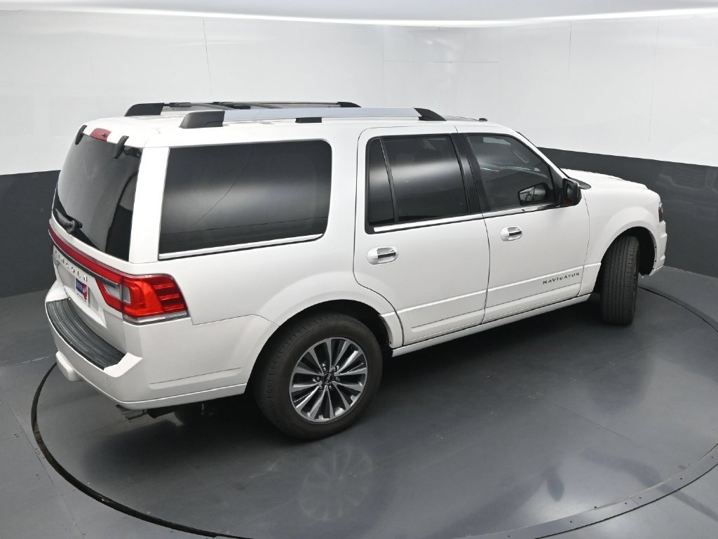 Used 2017 Lincoln Navigator Select RWD image 34