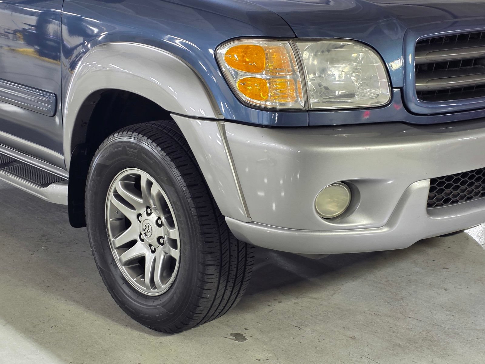 Used 2004 Toyota Sequoia SR5 RWD image 10